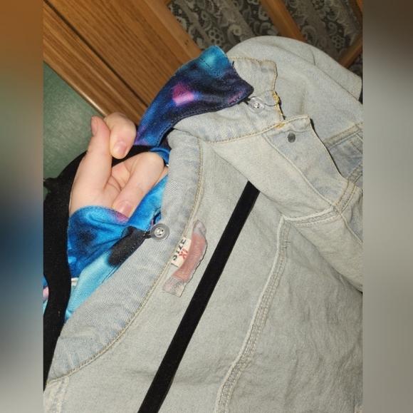 C+d+m XL distressed crop jean jacket w/ tiedye - Picture 5 of 5